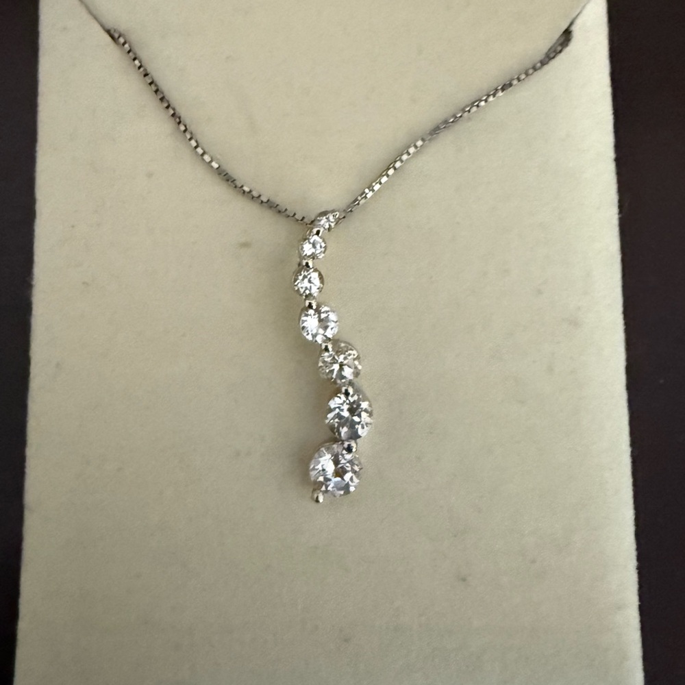 Elegant Silver Necklace with white sapphire pendant